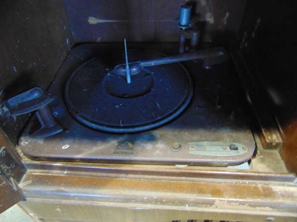 lot 13 image: Vintage Record Player with Smaller Radio