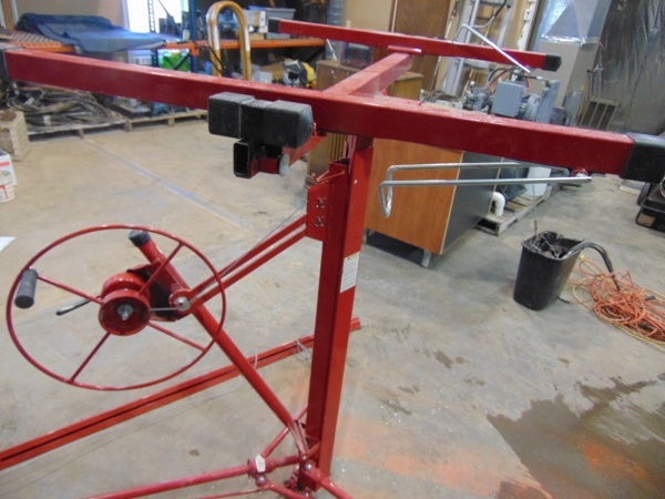 lot 16 image: 11 Drywall Lift With 15 Extension Insert