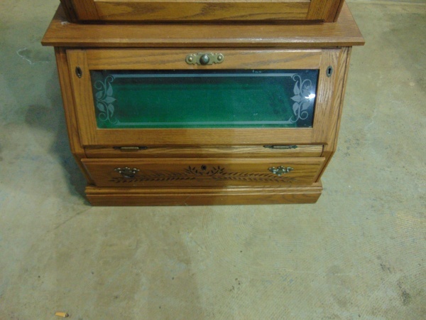 lot 24 image: Wood Gun Cabinet With Key