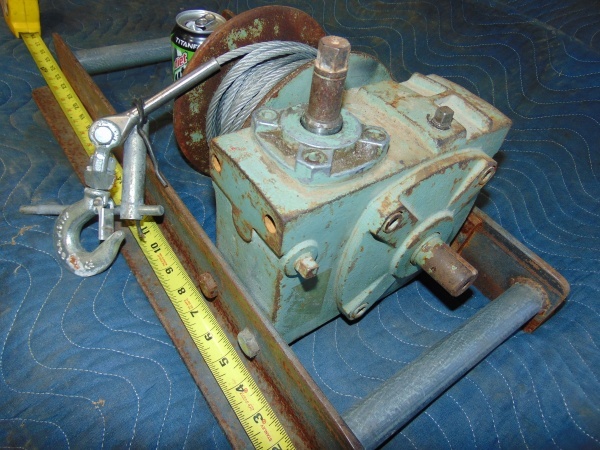 lot 101 image: Portable Winch
