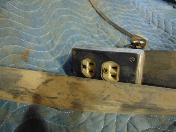 lot 106 image: Heat Strip With Outlet