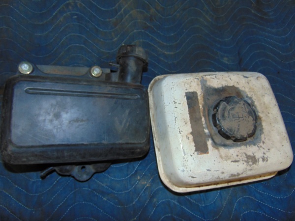 lot 107 image: (2) Small Engine Fuel Tanks