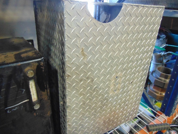 lot 128 image: Large Hydraulic Tank With Cover