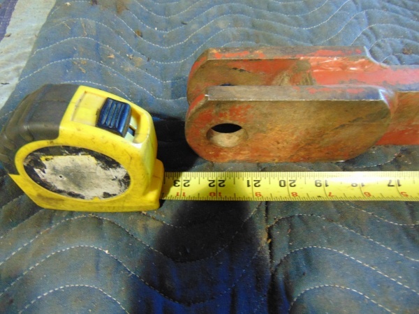 lot 135 image: Short 2 Way Hitch
