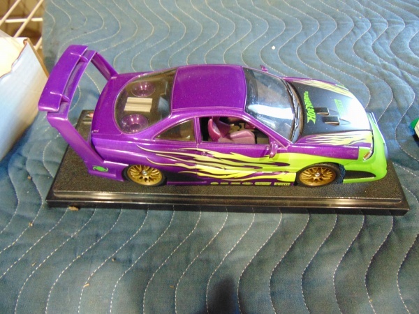 lot 139 image: Lot of Collectibles