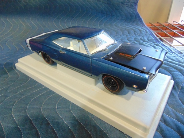 lot 142 image: Metal Collectible Car