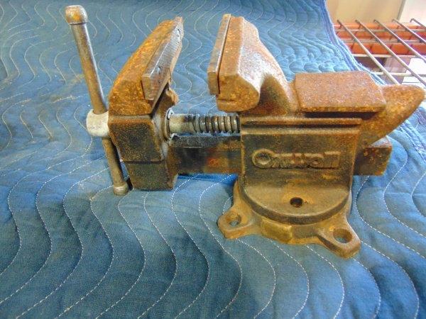 lot 153 image: (2) Bench Vises