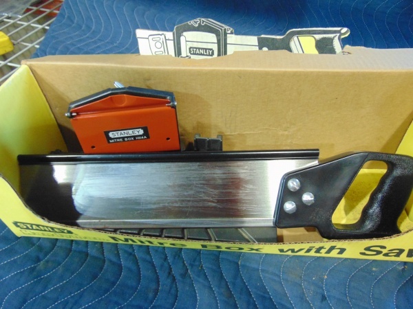lot 162 image: Manual Miter Saw