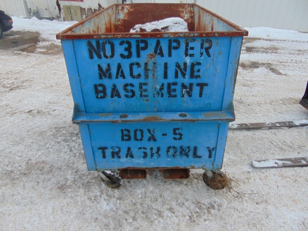 lot 206 image: 1 Yard Dumpster on Wheels