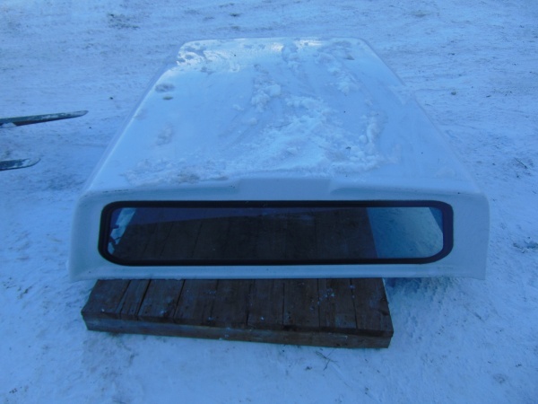 lot 209 image: Fiberglass Truck Topper