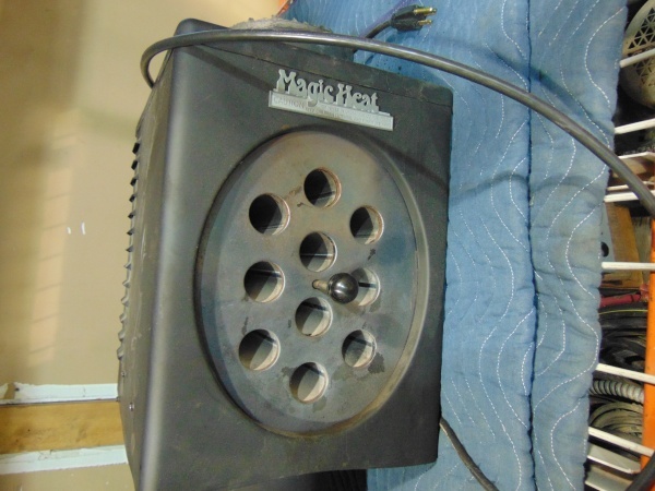 lot 190 image: Magic Heat Stove Pipe Blower