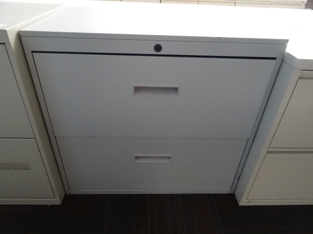lot 17 image: Lateral file