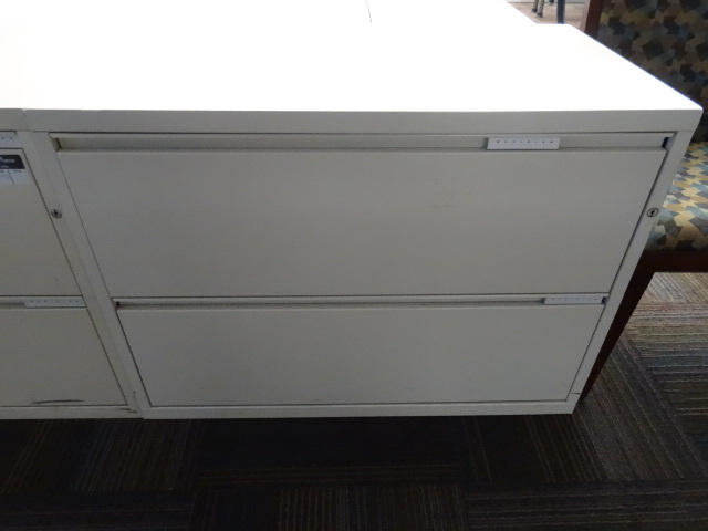 lot 19 image: Lateral file