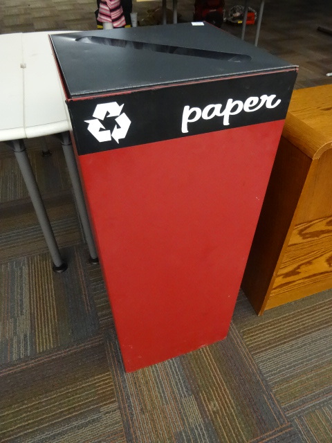 lot 23 image: Metal recycling bin