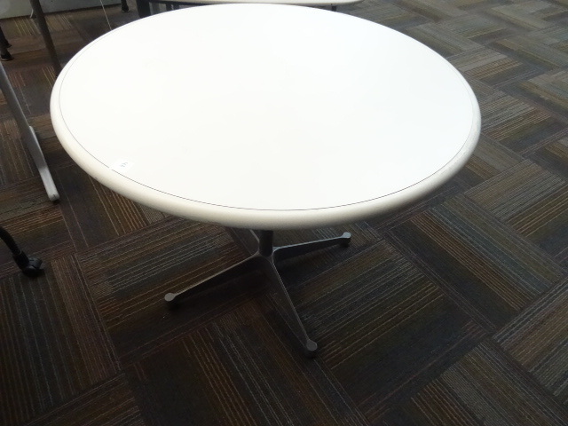 lot 46 image: Round table