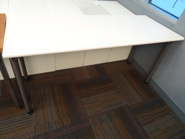lot 51 image: Metal framed table