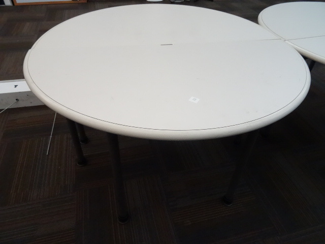 lot 55 image: Round table