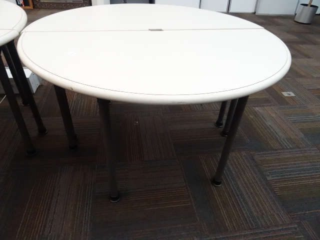 lot 56 image: Round table
