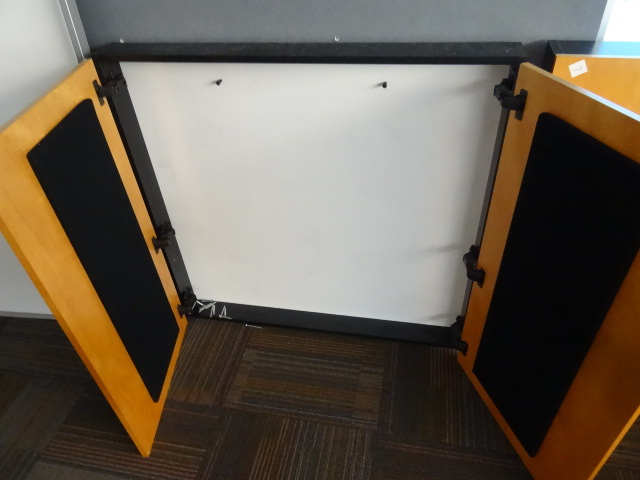 lot 7 image: Presentation cabinet
