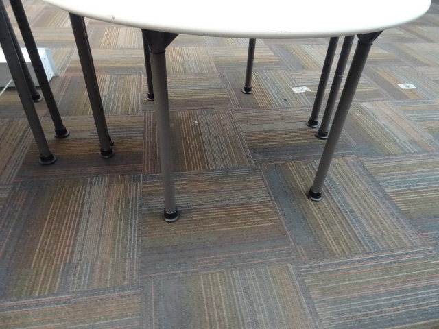 lot 59 image: Round table
