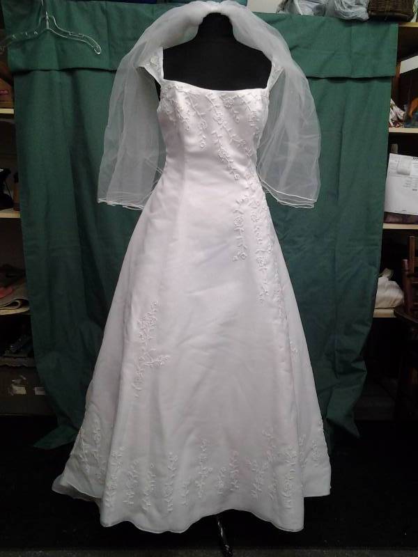 Moonlight WhiteBeaded With Veil Size 14