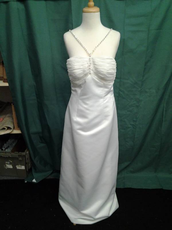 Beaded Ivory With Veil Size 12