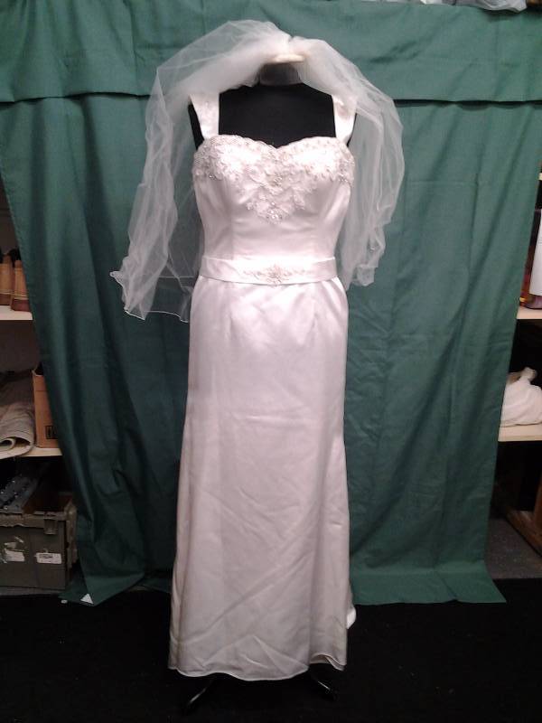 Kathy Ireland With Veil Size 14