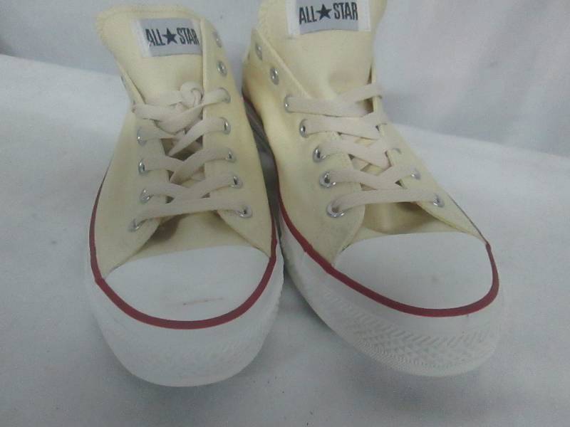 lot 101 image: Converse Unisex Chuck Taylor All Star Low-Cut Sneaker