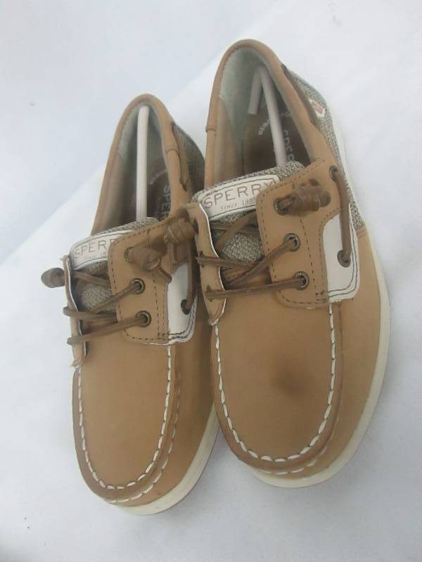 lot 140 image: Sperry Girls Songfish Boat Shoe