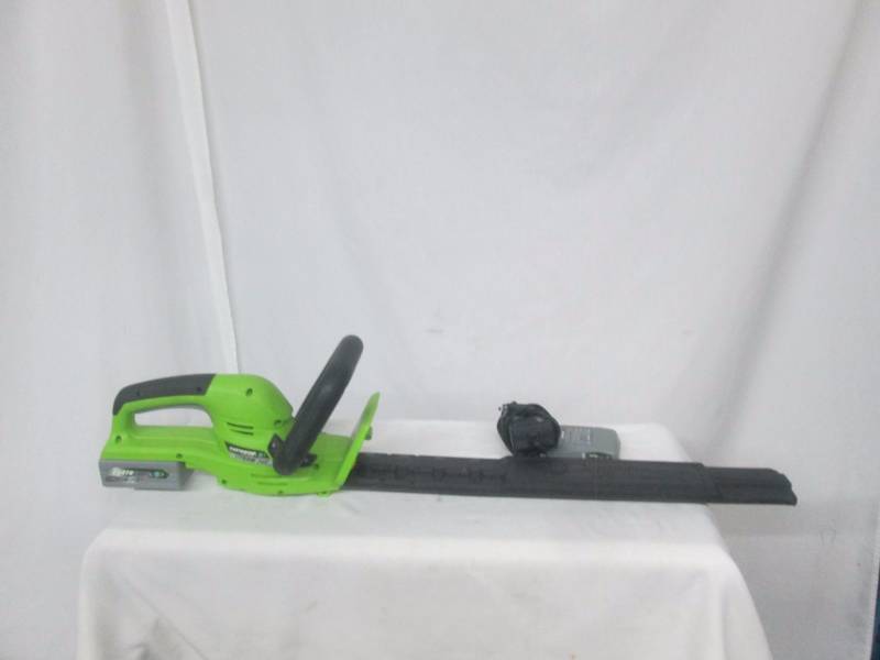 lot 30 image: Earthwise Electric Trimmer