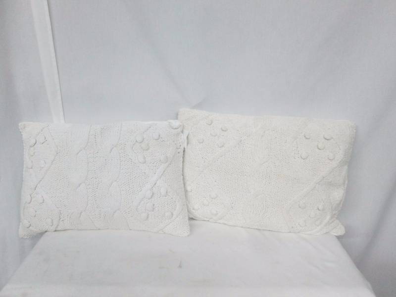 lot 56 image: 2 - A&B Home Group 14 x 20 Twisted Cable Knit Throw Pillow