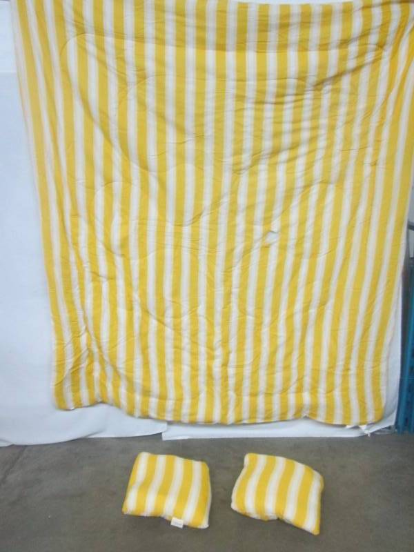 lot 95 image: Sunrise Comforter Set - Twin