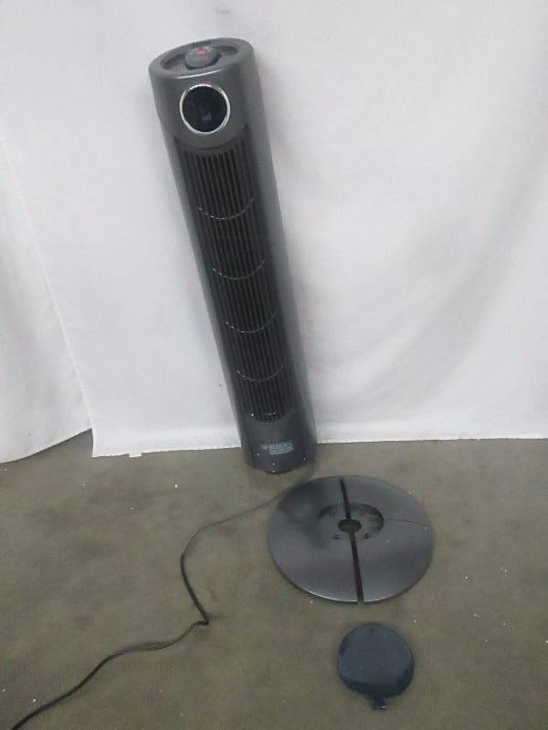 lot 99 image: Black & Decker Fan 42 Fan