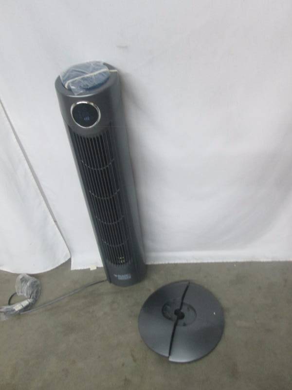 lot 97 image: Black & Decker Fan 42 Fan