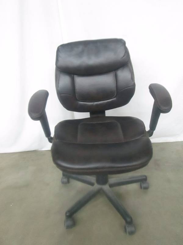 lot 79 image: Brown Computer Chair
