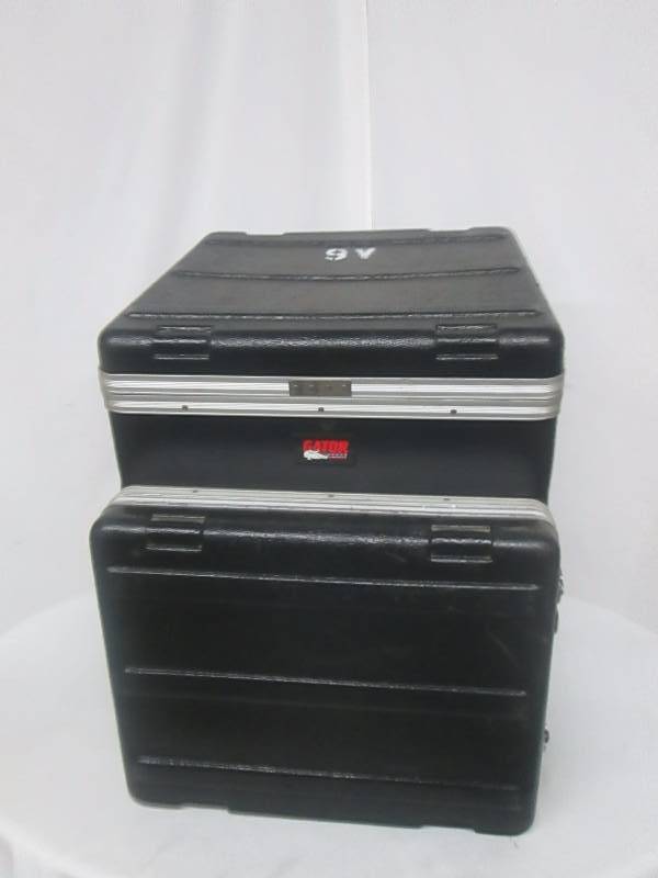 lot 35 image: Gator Cases Slant Top Console Rack