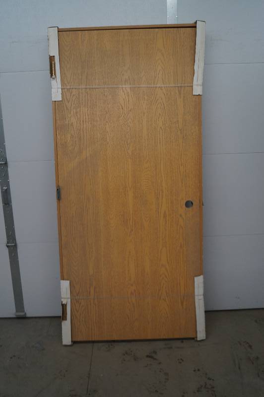 lot 73 image: Oak Door & Jamb