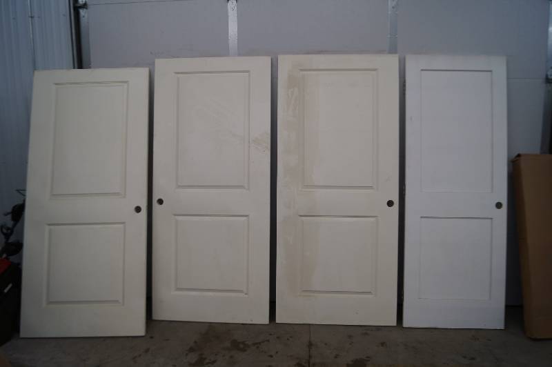 lot 17 image: Interior Door Slabs