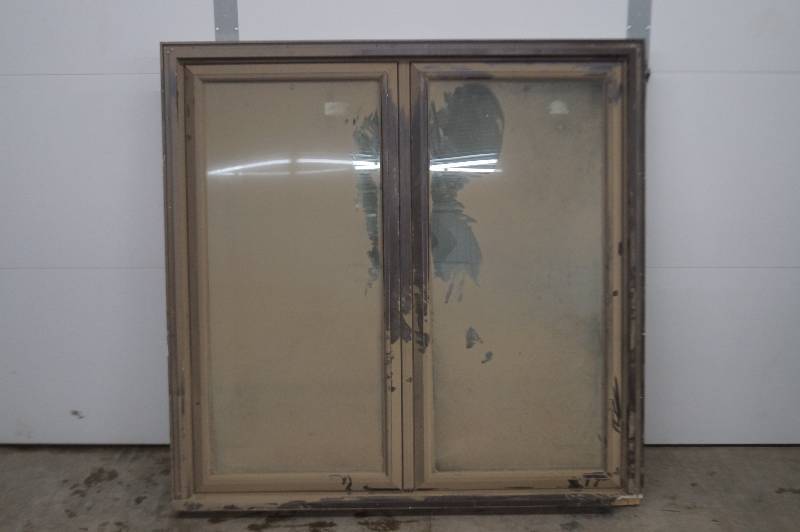 lot 44 image: Window