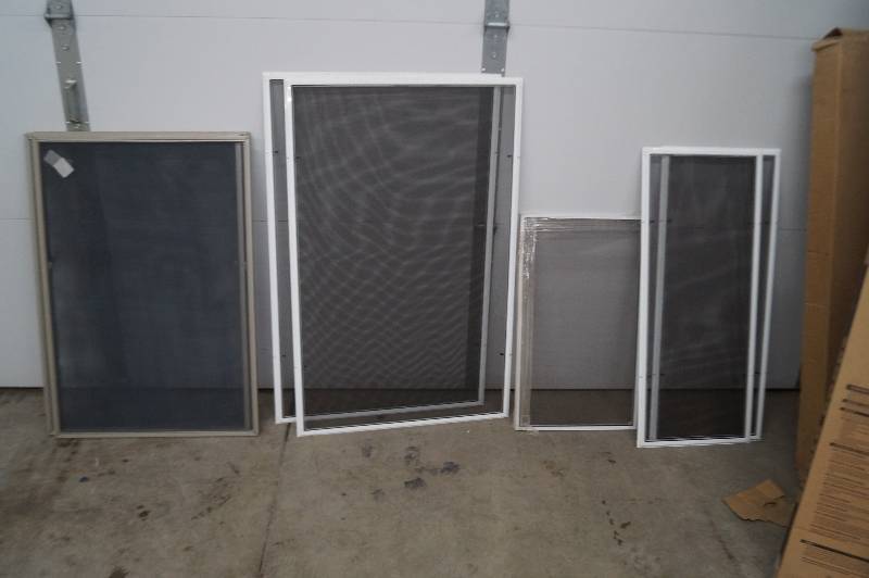 lot 68 image: Assorted Screens