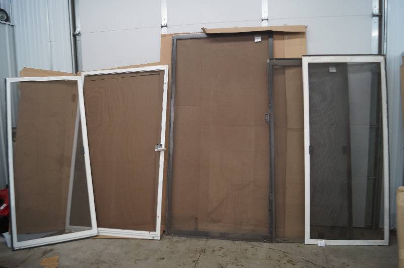 lot 81 image: Patio Screen Sliders