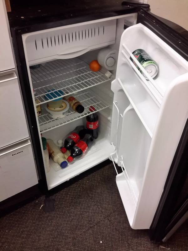 lot 33 image: General electric Dorm Type refrigerator.. Works well.
