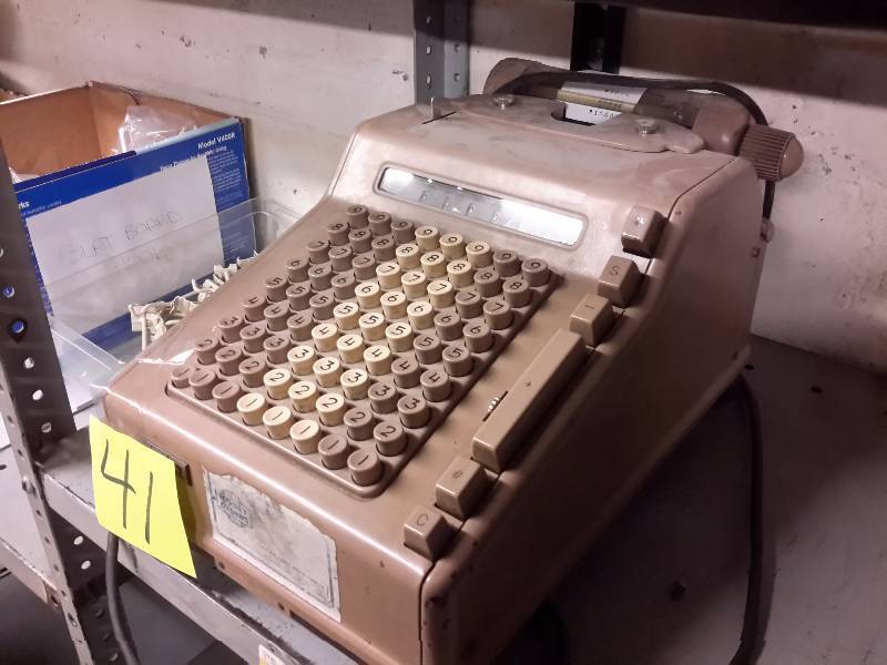 lot 41 image: Vintage Adding Machine..