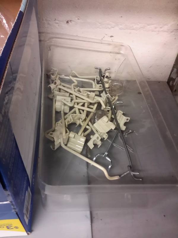 lot 43 image: Misc. Pegboard clips