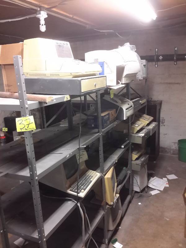 lot 47 image: Large lot of Old electronics.. See the closeup pictures.  TAKE IT ALL