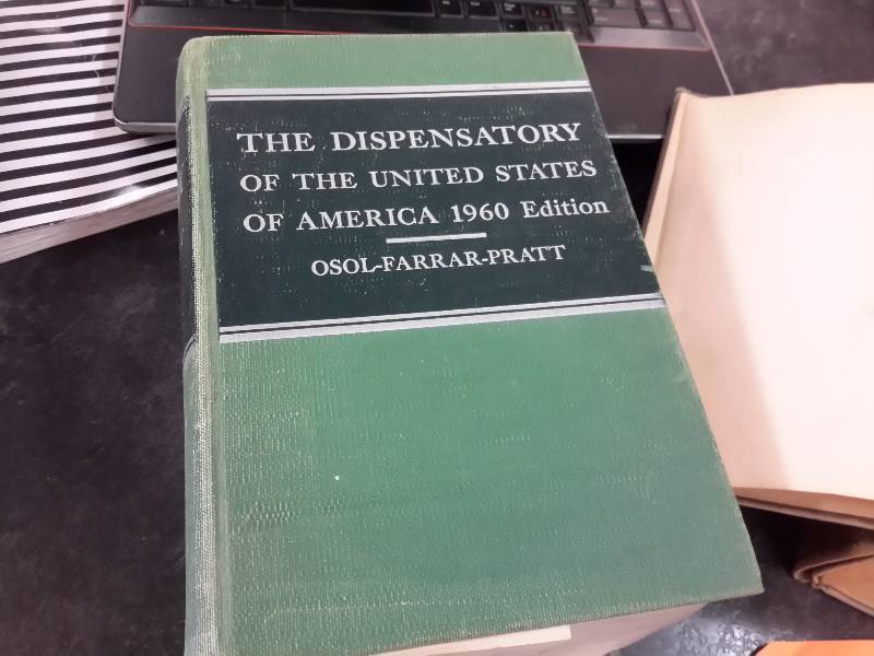 lot 22A image: 2 Medical Directories and 1 Dictionary, Encyclopedia