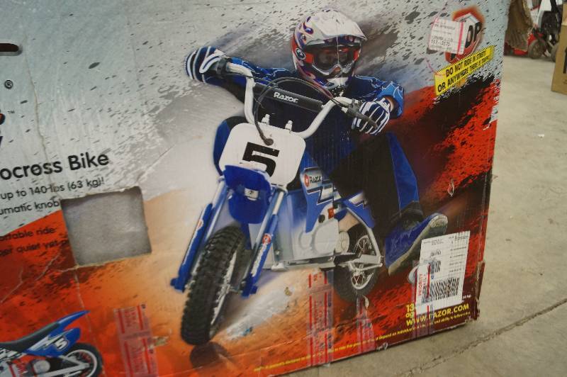 lot 4 image: Razor Electric Dirt Bike