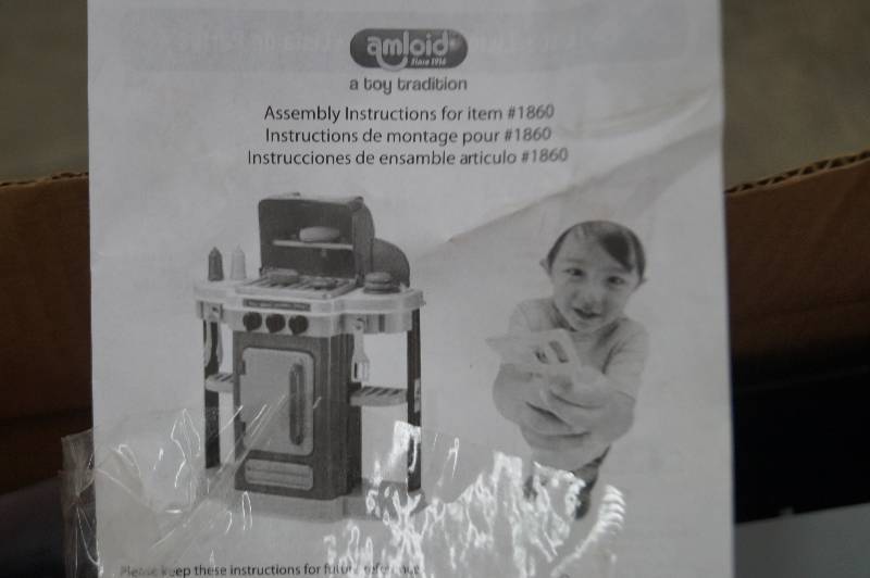 lot 6 image: Childs Cooking Kitchen