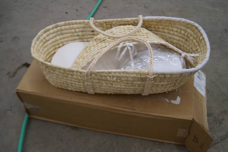 lot 12 image: Moses Basket