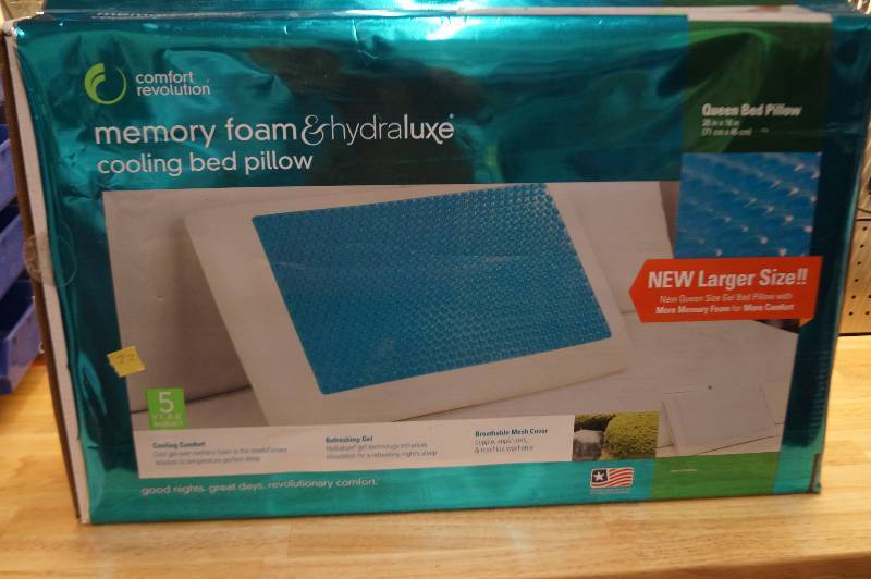 lot 22 image: Cooling Bed Pillow